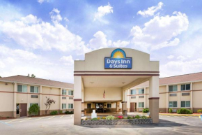 Days Inn & Suites by Wyndham Bridgeport - Clarksburg